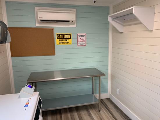 Laundry Facility - Folding station  - Marina Vista